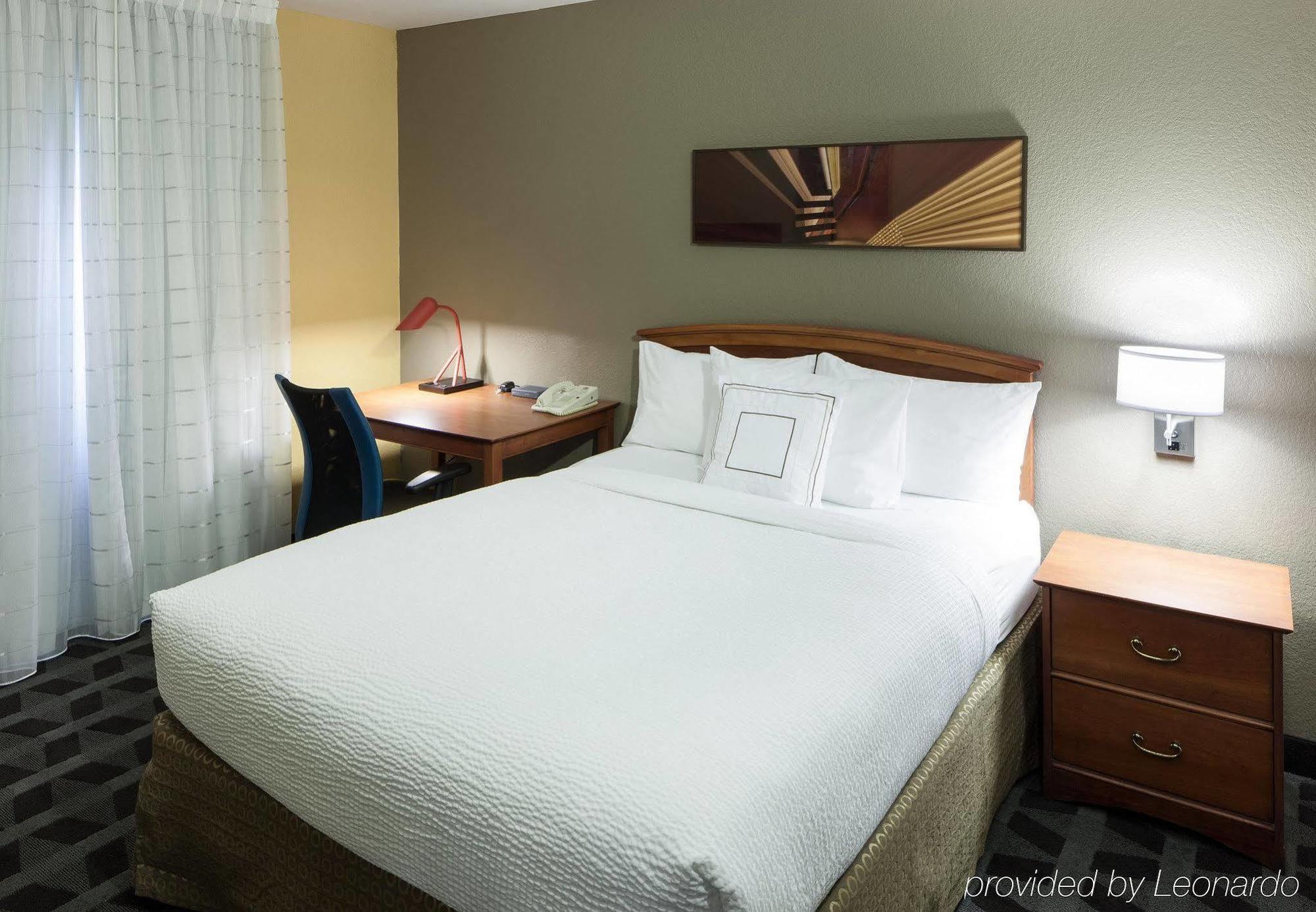Towneplace Dallas North Hotel 3*